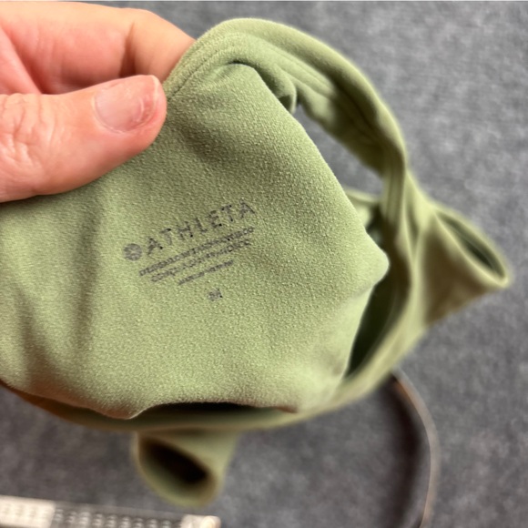 ATHLETA Women’s Olive Green Conscious Crop Athletic Tank Built-In Bra - Medium - Picture 7 of 7